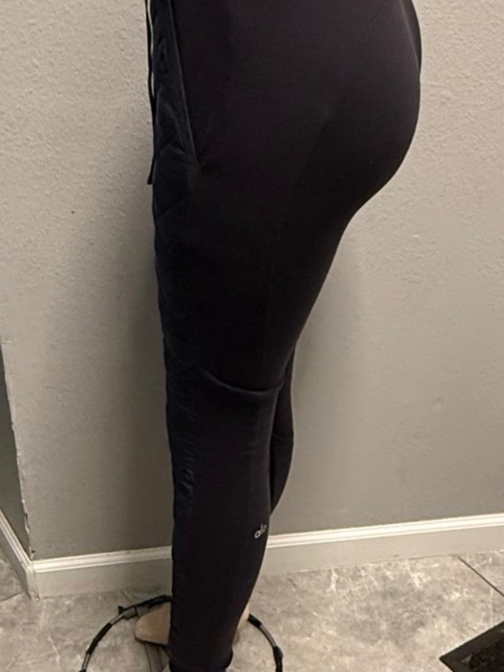 ALO Yoga Black Activewear Leggings - Picture 4 of 6